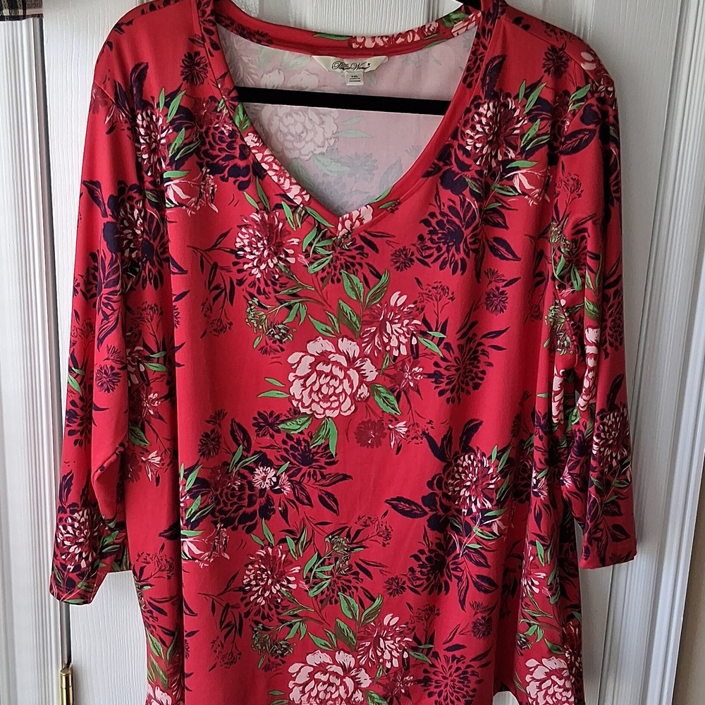 The Pioneer Woman Red Floral V-Neck 3/4 Sleeve Top